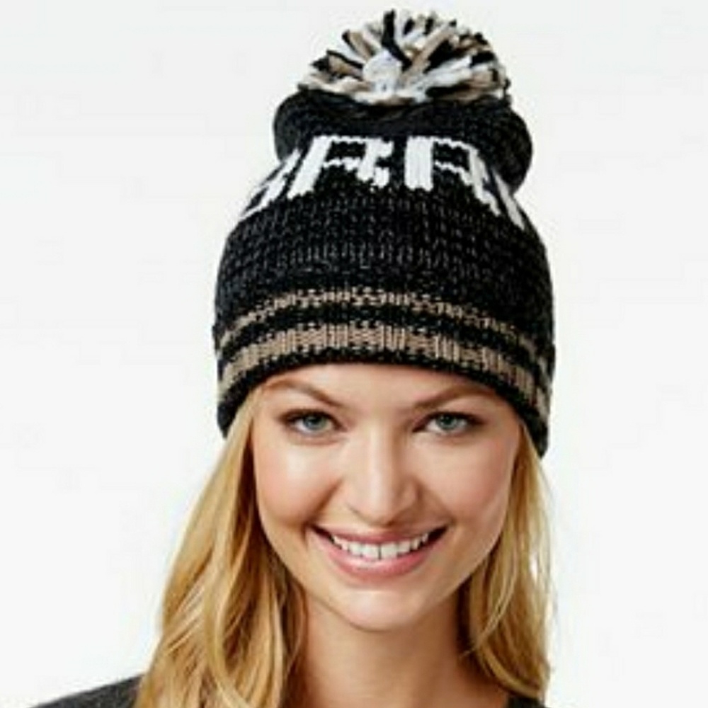 NWT Steve Madden Black/Tan BRRR Pom Beanie
